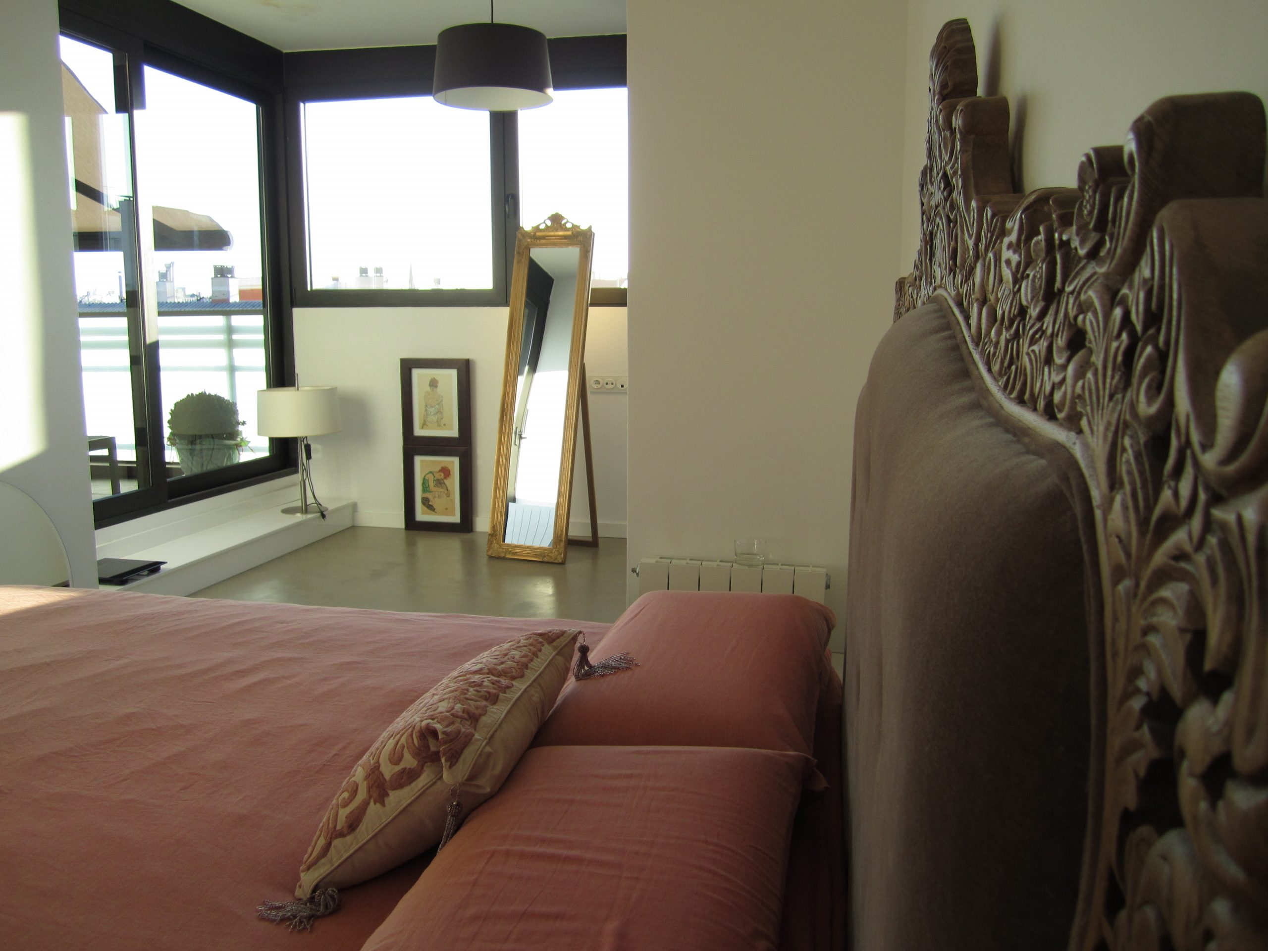 Laura_Cabre_Interiors_Habitacion_Cabezal_Madera